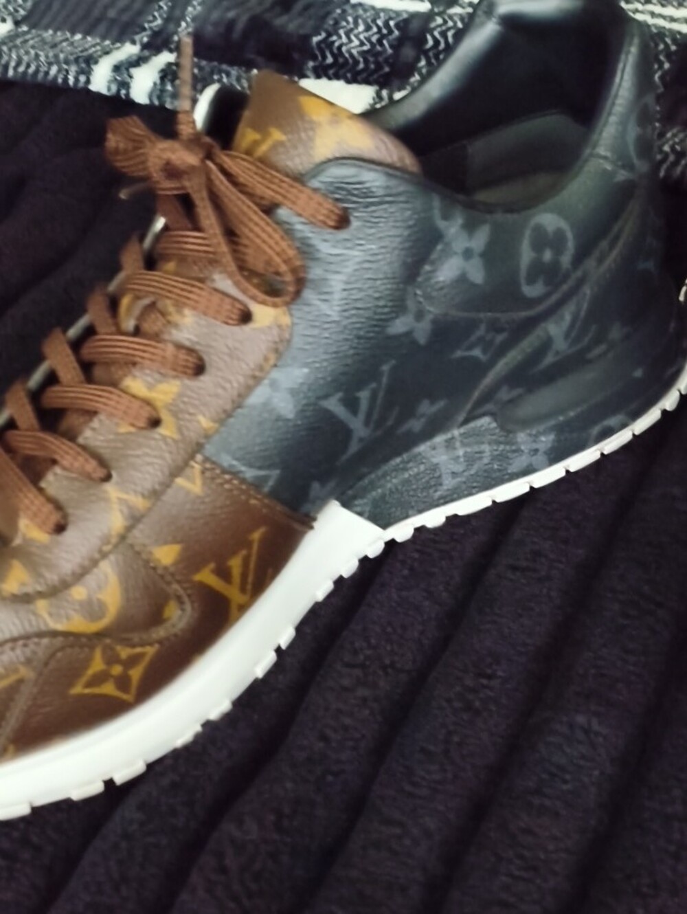 Louis Vuitton Sneakers - Picture 7 of 8